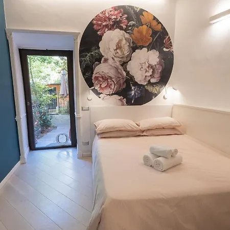 Rione Monti With Private Garden Apartment *